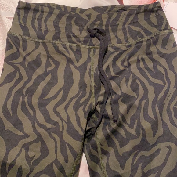 Zella Live In Cropped Leggings - Picture 3 of 5